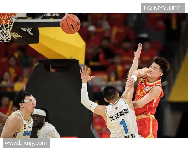 2017至2018赛季深圳男篮与广厦男篮精彩对决回顾与分析