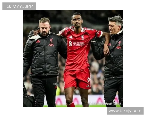 热刺与利物浦激情对决欢呼吧球迷齐聚一堂共庆盛宴